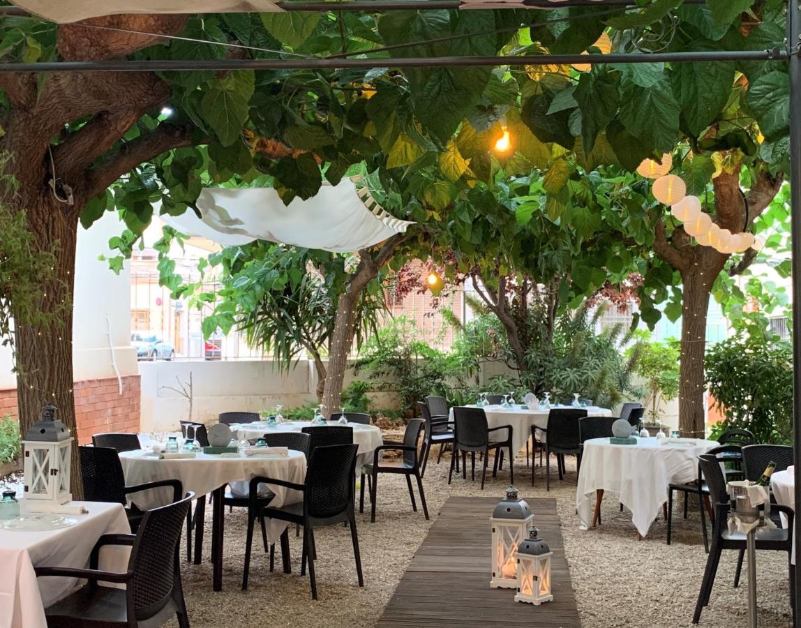 Hotel Restaurant Llansola Sant Carles De La Rapita Exterior photo